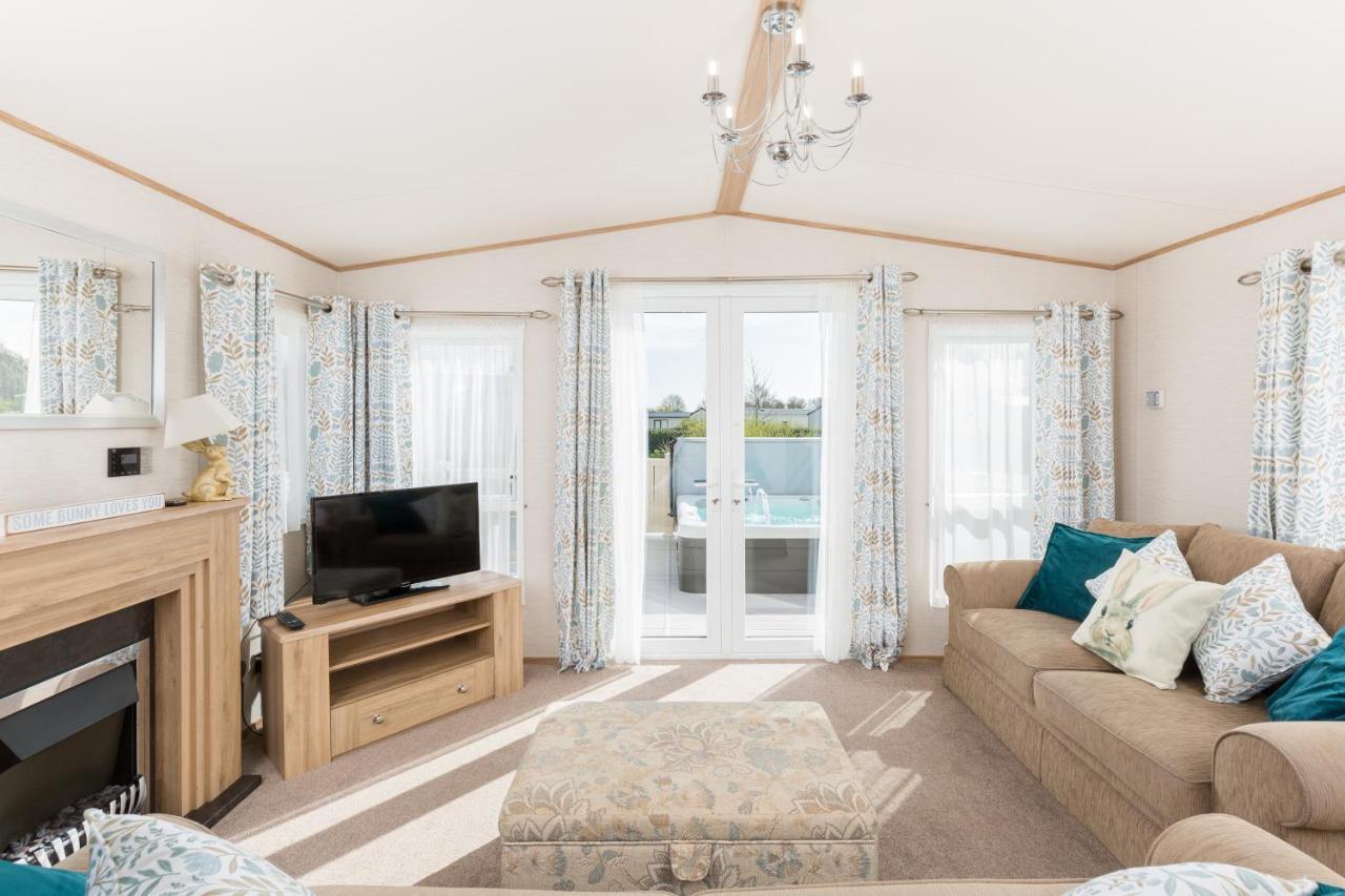 Cottontail Lodge - Hot Tub - Pet Friendly South Cerney Exterior foto